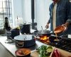 Joseph Joseph SPACE Wok ze Składanym Uchwytem 32 cm / Granatowy