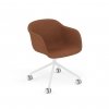 Muuto FIBER ARMCHAIR SWIVEL BASE Krzesło Obrotowe na Kółkach Białe / Siedzisko Tapicerowane Brązowe Tkanina Canvas 454