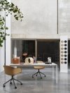 Muuto FIBER ARMCHAIR SWIVEL BASE Krzesło Obrotowe na Kółkach Białe / Siedzisko Tapicerowane Beżowe Tkanina Canvas 244