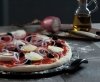 Emile Henry - Kamień do Pieczenia Pizzy Karbowany 37 cm Czerwony