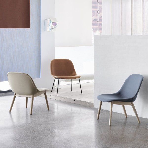 Muuto FIBER LOUNGE Fotel Tapicerowany - Niebieskoszary Tkanina Divina 154 / Rama Drewniana