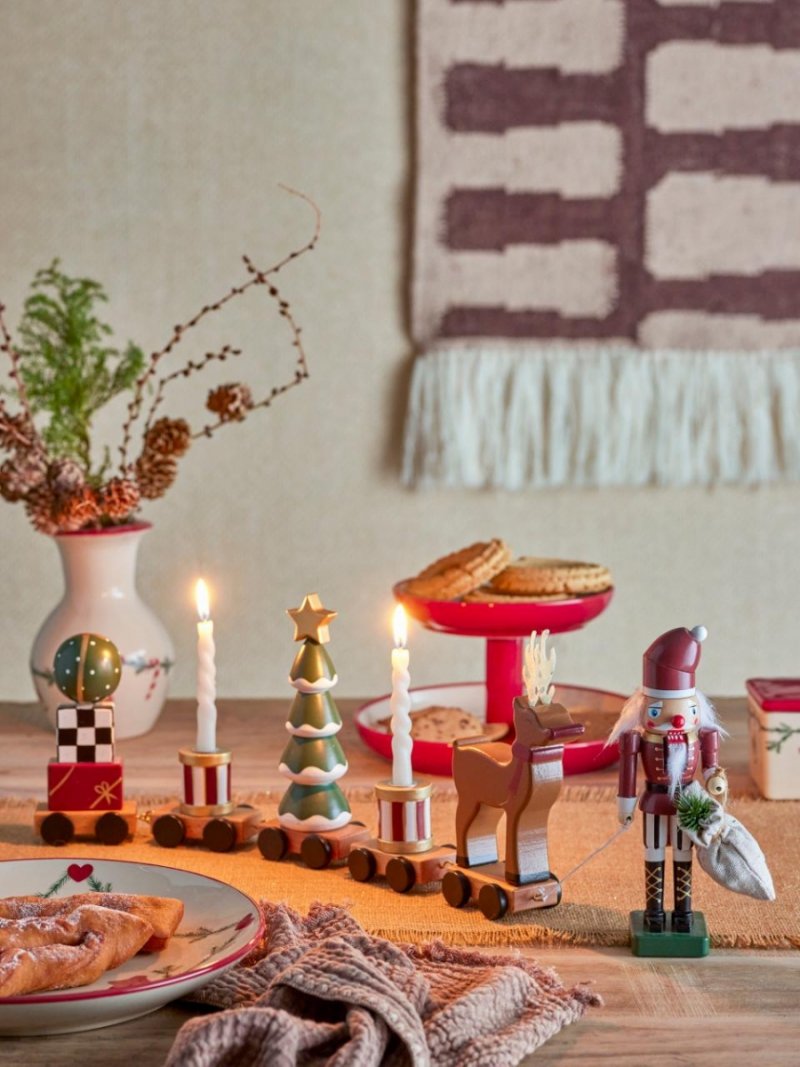 Świąteczna dekoracja Bloomingville Vadim Deco — pociąg z Mikołajem