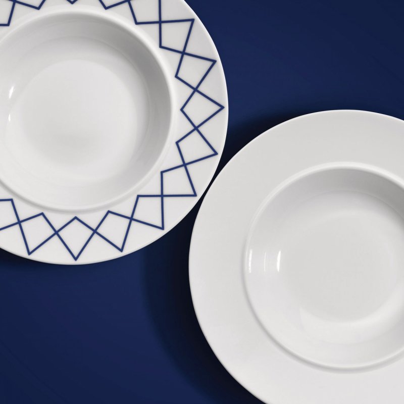 elegancka zastawa stołowa Alessi dekorowana