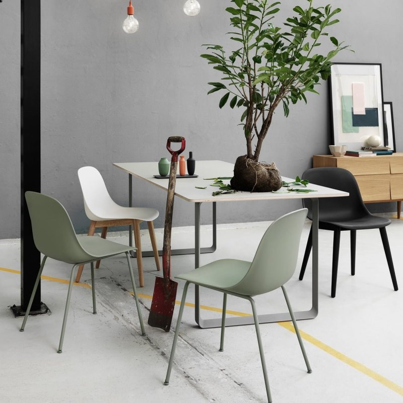 Muuto FIBER SIDE Krzesło z Drewnianą Ramą - Czarne