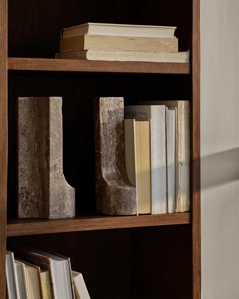 Kristina dam Studio ARCHETYPE Rzeźba Dekoracyjna / Brązowy Marmur