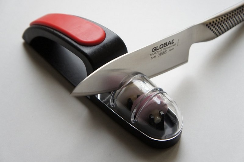 GLOBAL - MinoSharp PLUS 2 Ceramiczna Ostrzałka Wodna do Noży - 2 Fazowa - Czerwona