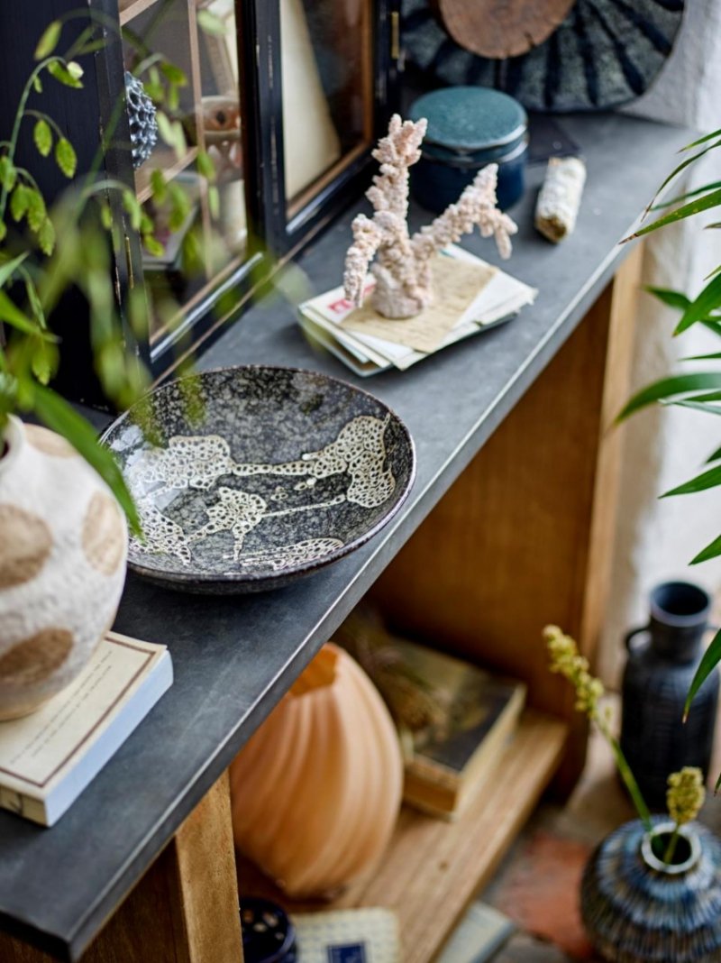 Konsola Riva z otwartą półką i stalowym wykończeniem