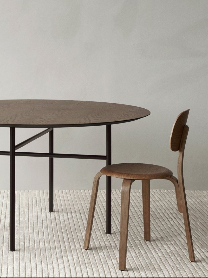 Menu SNAREGADE Stół Okrągły 138 cm Czarny / Blat Ciemny Dąb