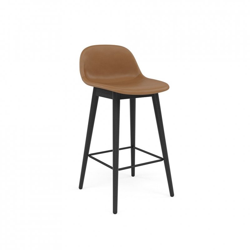 Muuto FIBER Hoker z Oparciem - Stołek Barowy 65 cm Czarny / Siedzisko Tapicerowane Skóra Brązowa