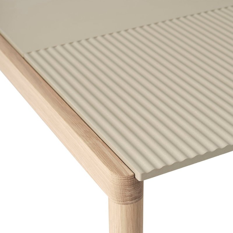 Muuto COUPLE Stolik Kawowy z Ceramicznym Blatem 84x80 cm / Ciemny Dąb - Blat Wavy Niebieski Pale Blue
