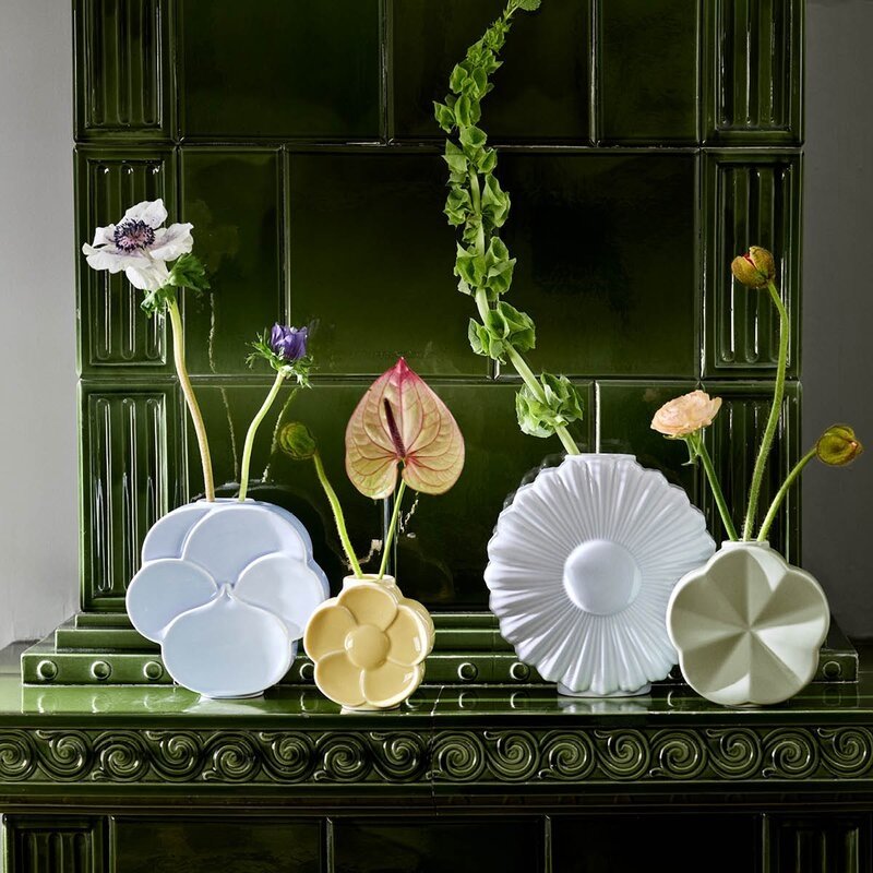 elegancki wazon do kwiatów niebieski minimalistyczny