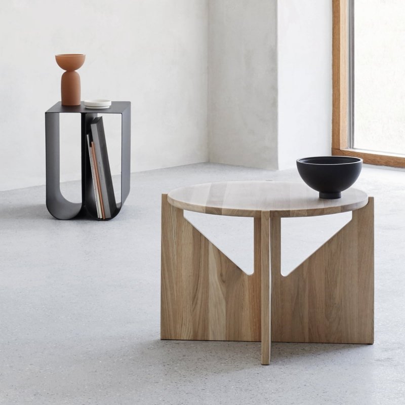 Kristina dam studio CURVED Stalowy Stolik Pomocniczy - Boczny / Beżowy