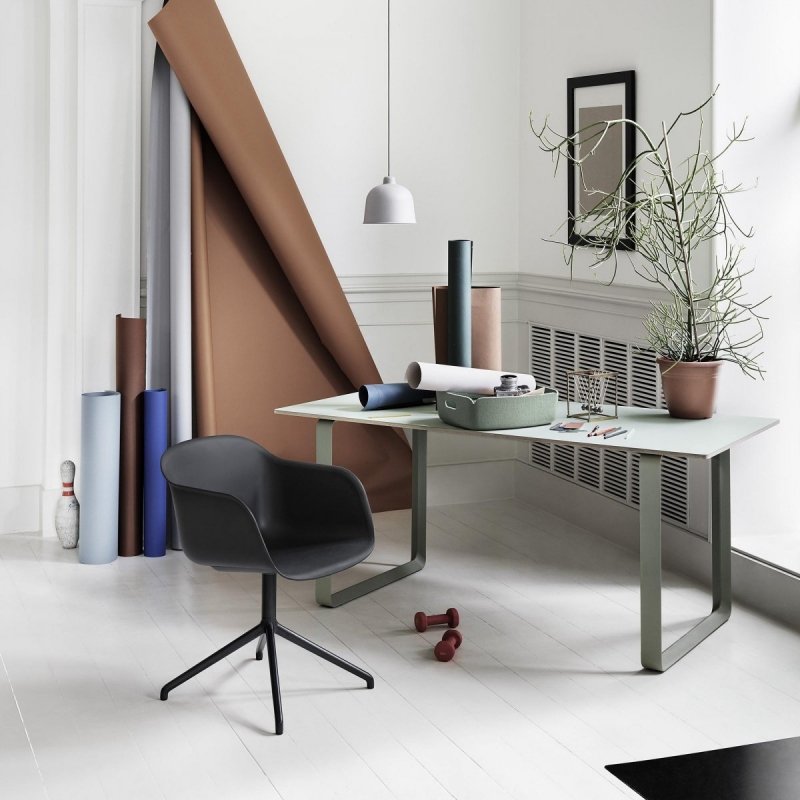 Muuto FIBER ARMCHAIR SWIVEL BASE Krzesło Obrotowe Czarne - Siedzisko Tapicerowane Czarną Tkaniną Remix 183 / Metalowa Rama
