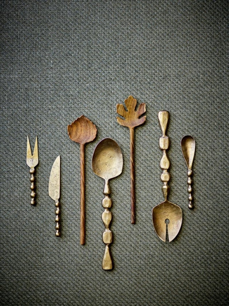 Zestaw Edi Salad Servers – metalowe sztućce w kolorze mosiądzu