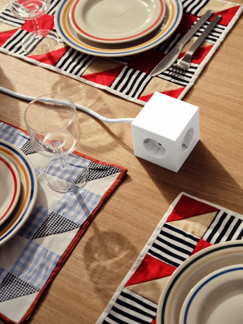 Square 1 minimalistyczna listwa zasilająca