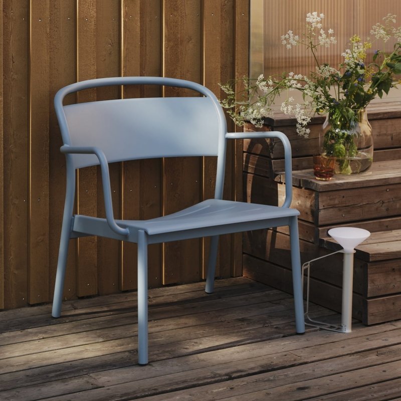 Muuto LINEAR OUTDOOR Stalowy Fotel Ogrodowy Lounge - Zewnętrzny / Jasnoszary