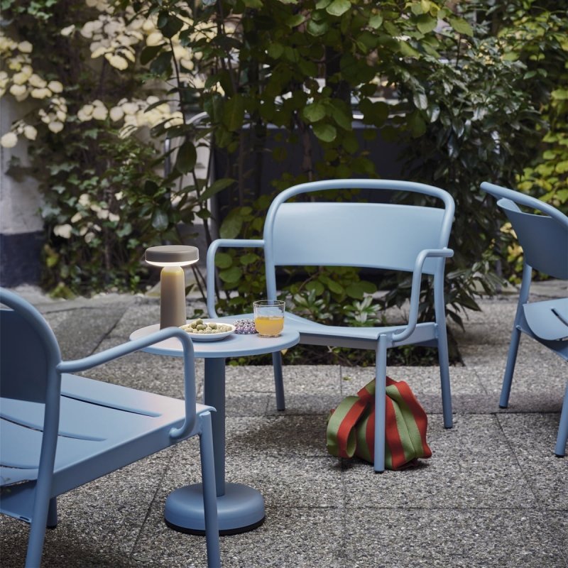 Muuto LINEAR OUTDOOR Stalowy Fotel Ogrodowy Lounge - Zewnętrzny / Jasnoszary