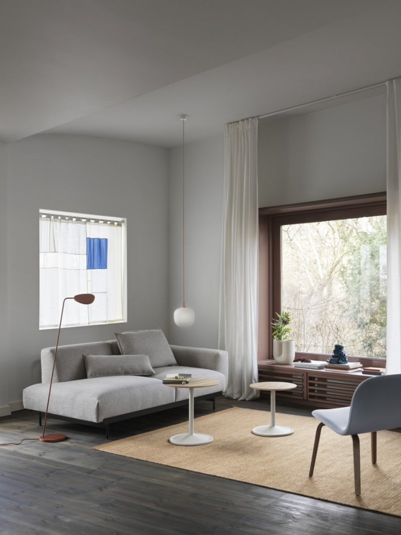 Muuto SOFT SIDE Stolik Okrągły 48 cm Czarny / Blat 48 cm Ciemny Dąb