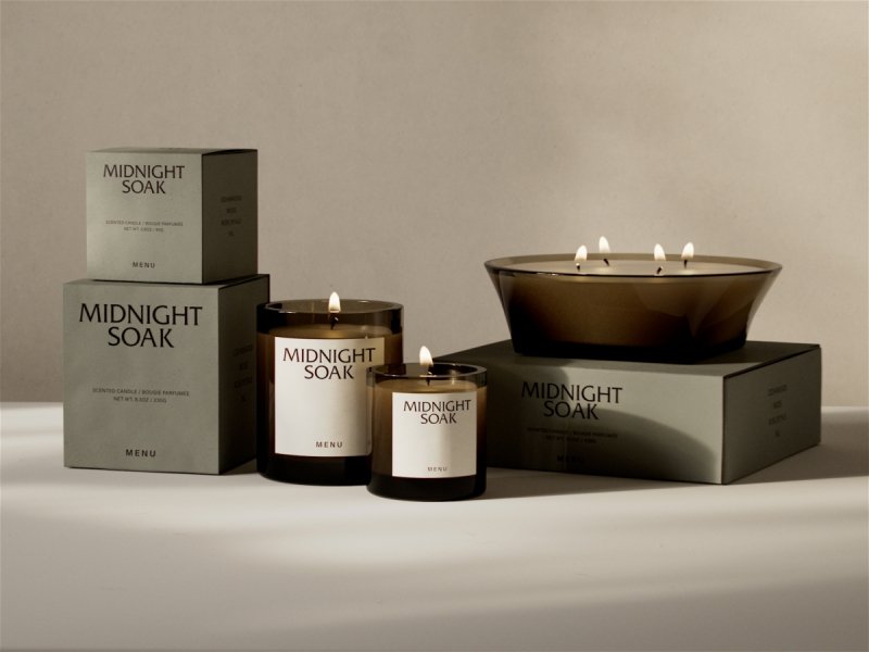 Designerska świeca Olfacte Midnight Soak w półtransparentnym szkle