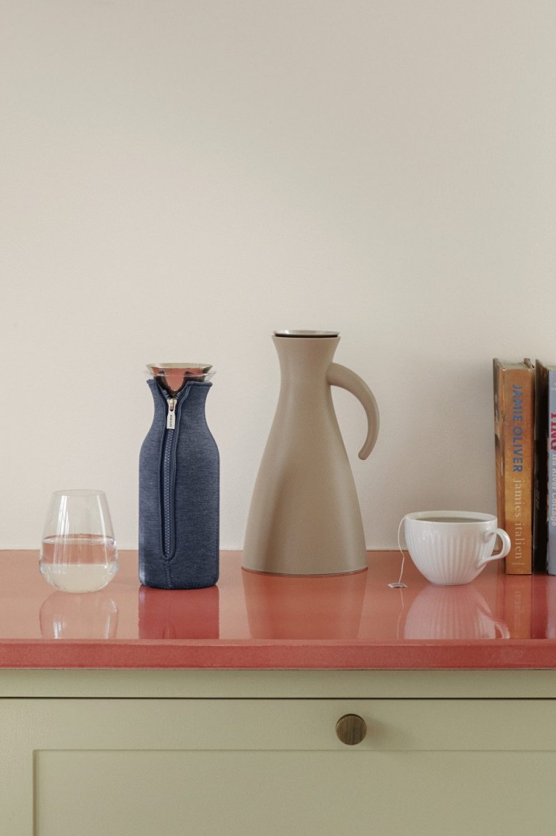 Eva Solo SERVING Karafka Lodówkowa 1,0 l z Pokrowcem / Granatowa