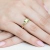 Pierścionek złoty 585 z brylantami 0,03ct oliwinem 1,10ct W-103