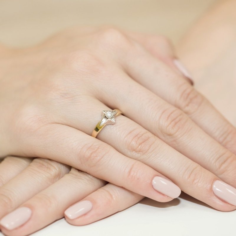 Pierścionek złoty 585 z brylantem 0,12ct zaręczynowy W-155