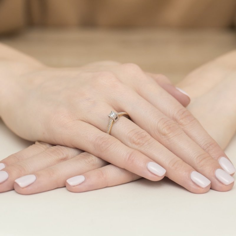 Pierścionek złoty 585 z brylantem 0,13ct zaręczynowy W-474