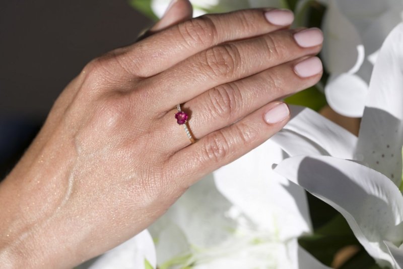 Pierścionek złoty 585 z brylantami 0,10ct rubinem 1,10ct W-486