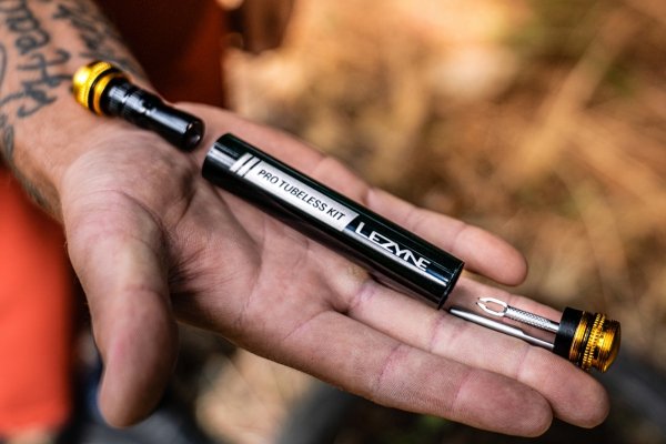 Zestaw naprawczy Lezyne Pro Tubeless Kit Loaded — czarny