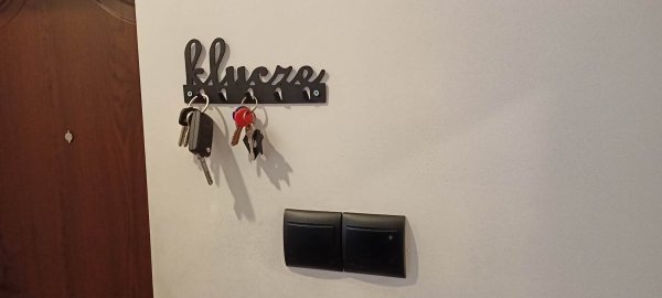 Wieszak z napisem na klucze do przedpokoju MetalFab