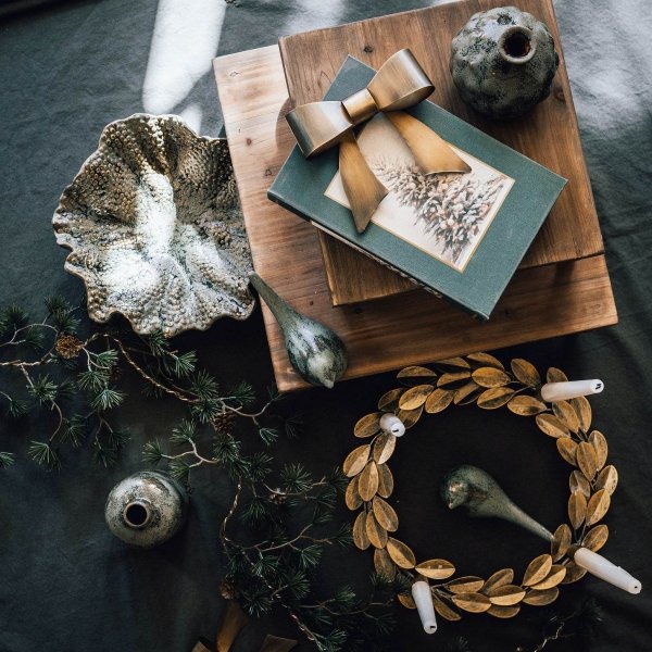 Metalowa dekoracyjna kokarda – złota wstążka na magnes