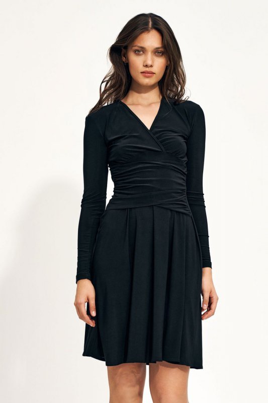 Czarna sukienka z kopertowym dekoltem  - S212