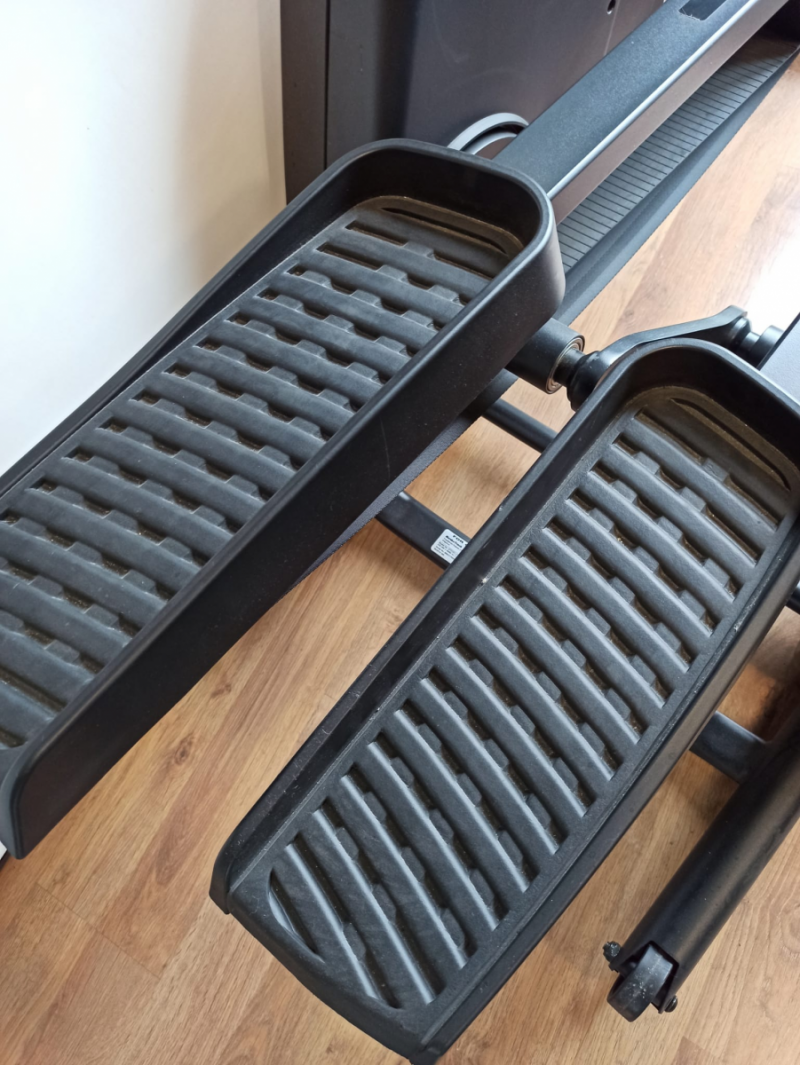 Powystawowy orbitrek FreeStride NordicTrack FS7i + Roczne członkostwo iFit