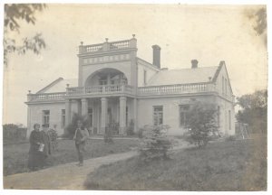 [KOTLICE - widok na dwór Kotlice w pow. jędrzejowskim - fotografia sytuacyjna]