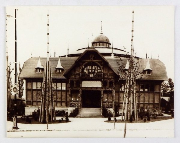 LWÓW w obiektywie lwowskich fotografów: Powszechna Wystawa Krajowa. Zestaw 13 odbitek fotograficznych.