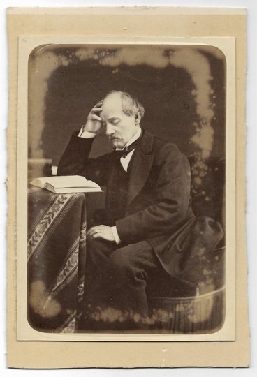 [FOTOGRAFIA portretowa - ujęcia w formacie gabinetowym].