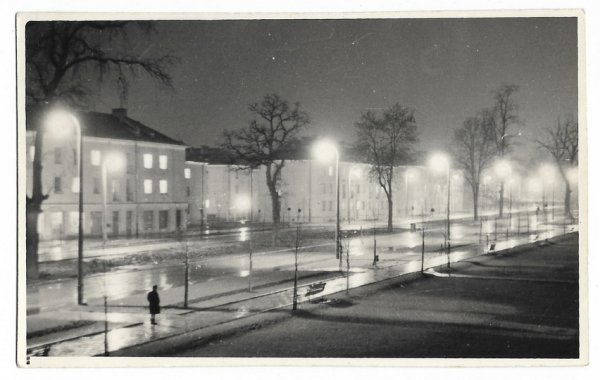 NOWA Huta nocą.