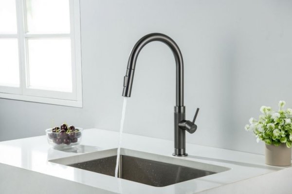 BLUE WATER Bateria kuchenna z wyciąganą wylewką Stinger grafit (Gun Metal)