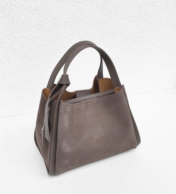 Zamszowy beżowy kuferek mocha Vera Pelle