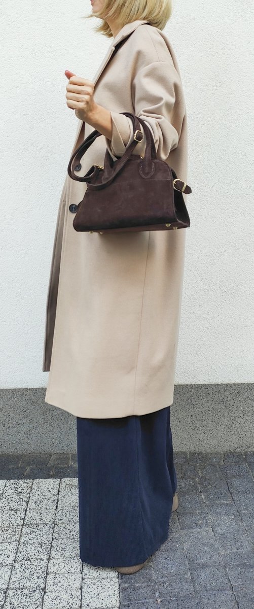 Mini zamszowy czekoladowy kuferek Vera Pelle