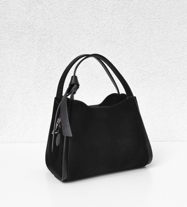 Zamszowy czarny kuferek Vera Pelle