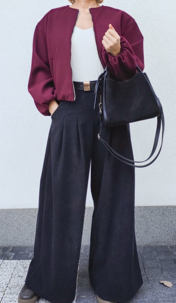 Zamszowy czarny kuferek Vera Pelle