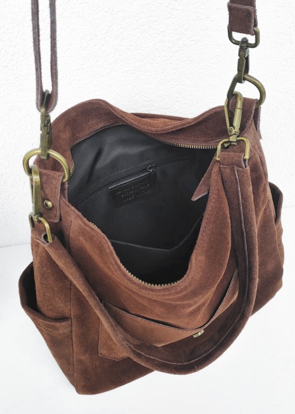 Zamszowa torebka worek listonoszka brązowa