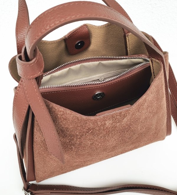 Zamszowy brązowy cynamonowy kuferek vera pelle