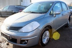 Błotnik przód lewy Nissan Tiida C11 2007 Sedan (kod lakieru: K36)