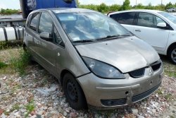 Błotnik przód prawy Mitsubishi Colt VI Z30 2007 Hatchback 5-drzwi (Kod lakieru: A98)