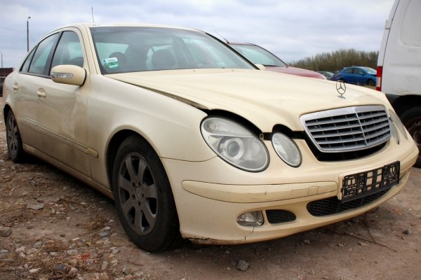 Błotnik przód prawy Mercedes E-klasa W211 2002 Sedan 