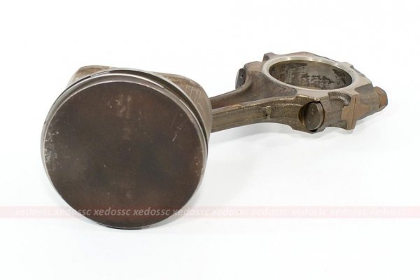 Tłok korbowód Nissan Primera P11 1996-2002 2.0 16V