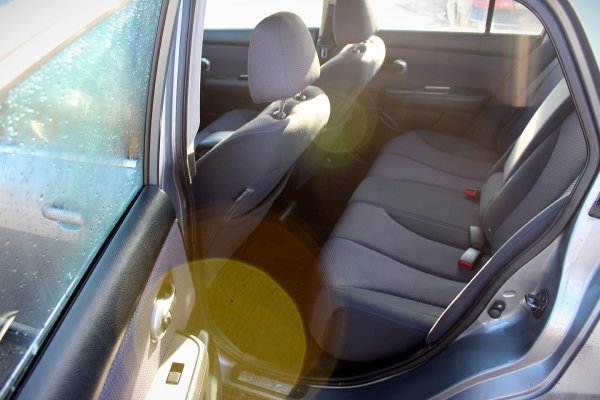 Podłokietnik Nissan Tiida C11 2007 Sedan