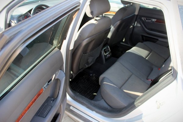 _Zwrotnica przód lewa Audi A6 C6 2005 2.4i BDW Kombi
